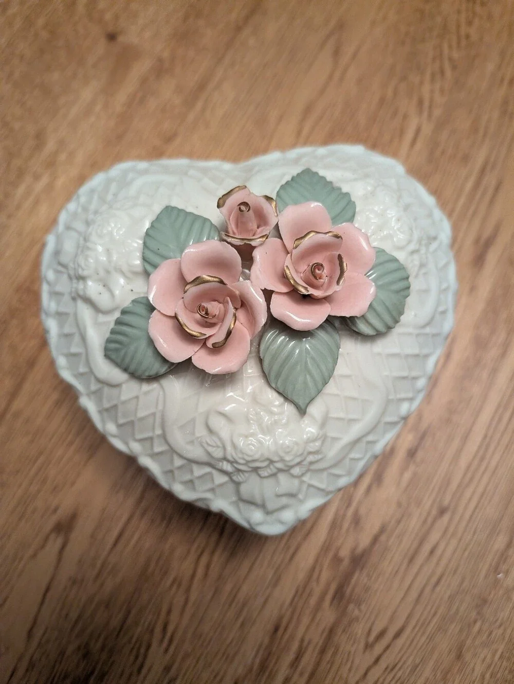 Heart-Shaped Ceramic Trinket Box with Pink Roses & Green Leaves, Quilted Design